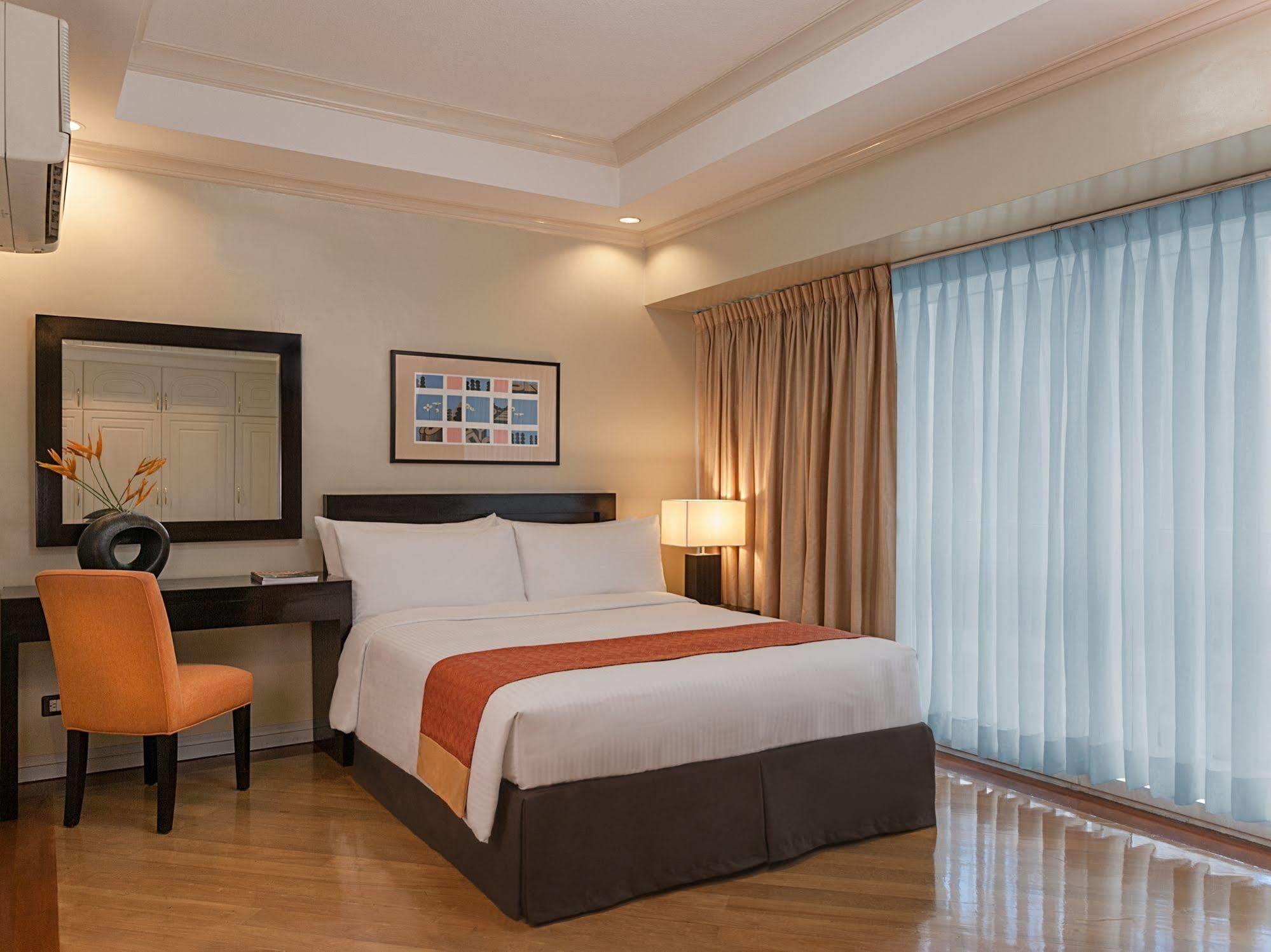 Fraser Place Manila Makati City Extérieur photo