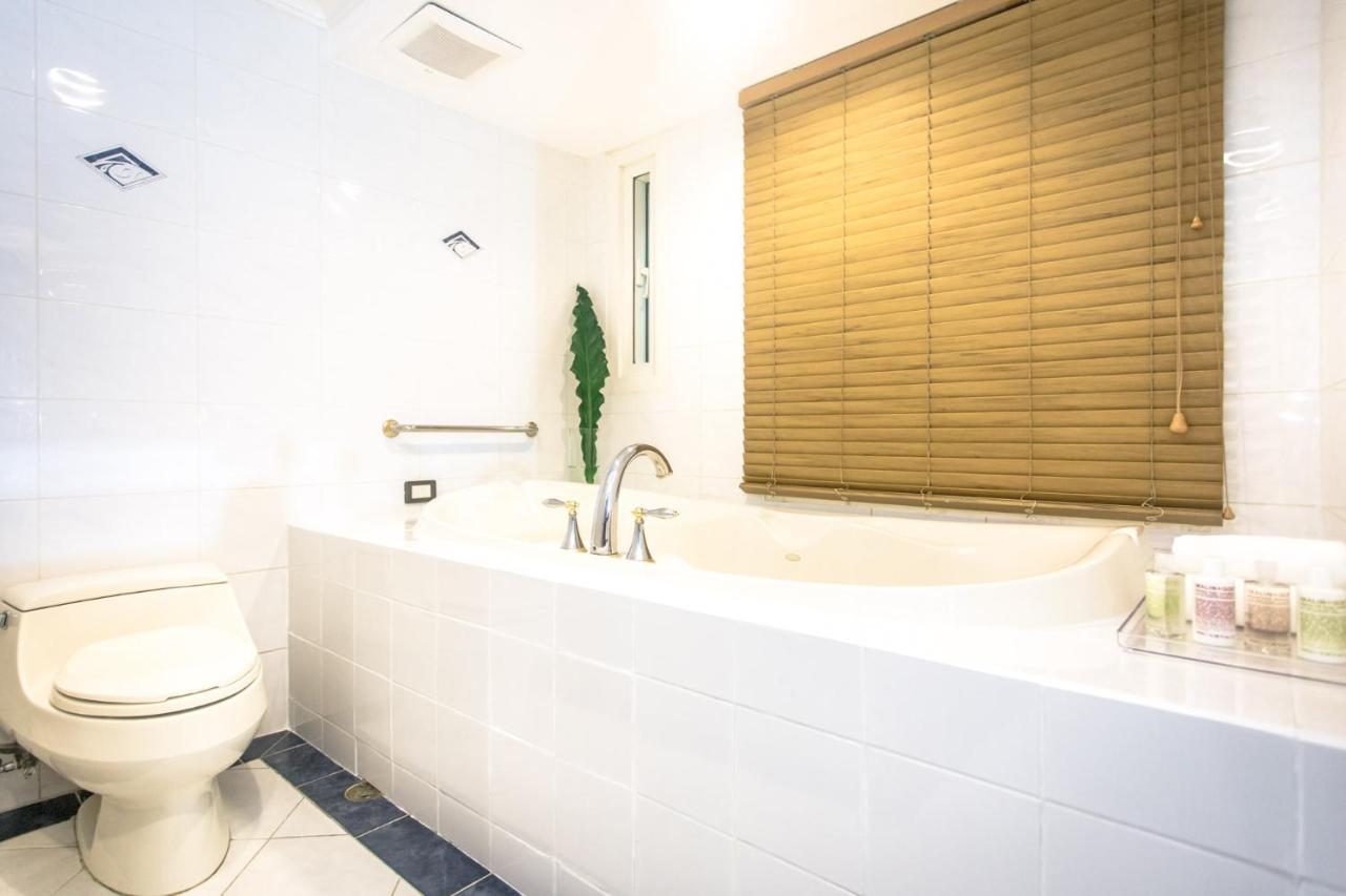 Fraser Place Manila Makati City Extérieur photo